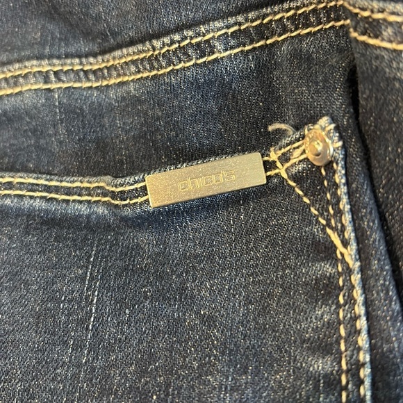 Chico's So Slimming Embroidered Beaded Girlfriend Ankle Jeans Size 2.5/Large - Picture 8 of 10